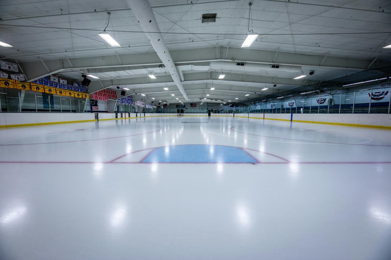 From hockey to recreational sports, our nearby facilities make it easy to stay fit, have fun, and connect with the community. Photo by Chris Desort, Unsplash.